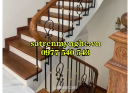 Cầu thang sắt 32